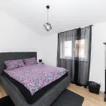 Fancy In Peaceful Area - Задар