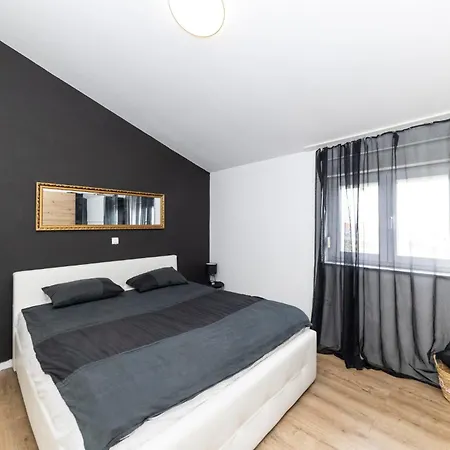 Fancy In Peaceful Area - زادار