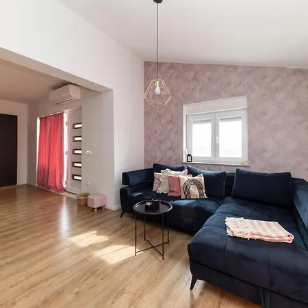 Fancy In Peaceful Area - زادار