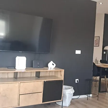 Fancy In Peaceful Area - Appartement *