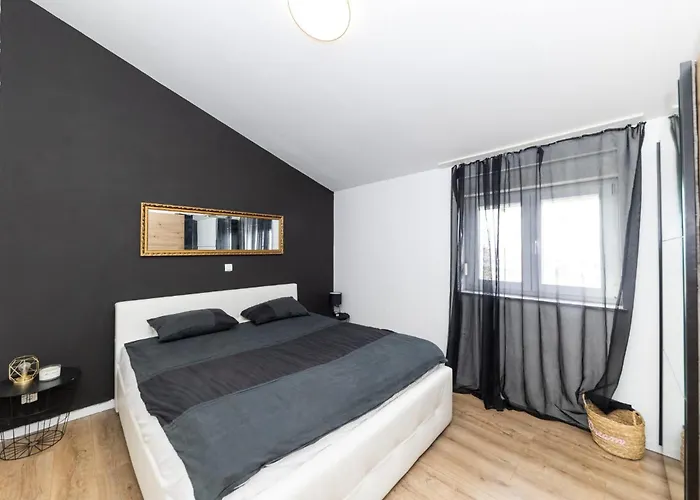 Fancy In Peaceful Area - 자다르