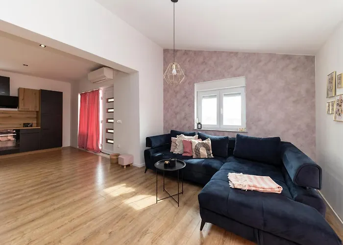 Fancy In Peaceful Area - 자다르