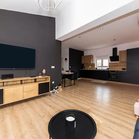 Apartman Fancy In Peaceful Area - *