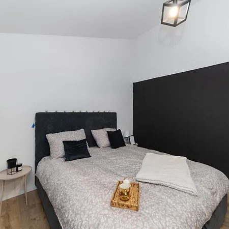 Fancy In Peaceful Area - Apartman *