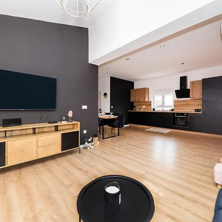 Apartman Fancy In Peaceful Area - *