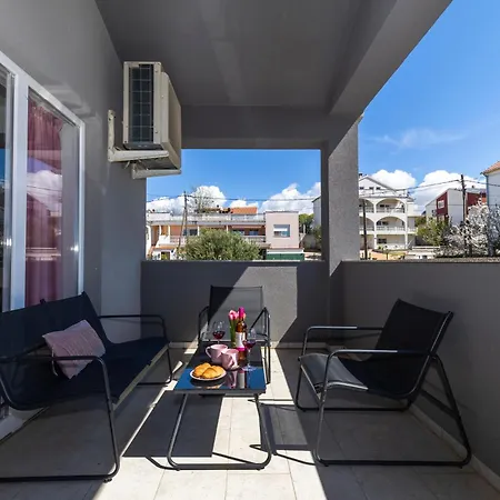 Fancy In Peaceful Area - Apartman Zadar