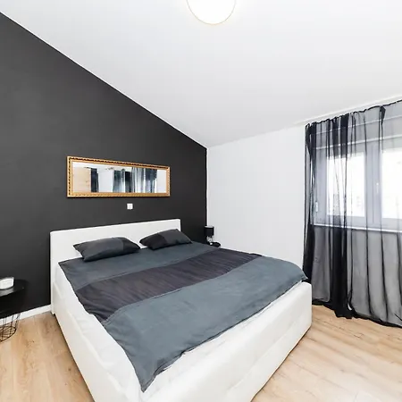Apartman Fancy In Peaceful Area - *