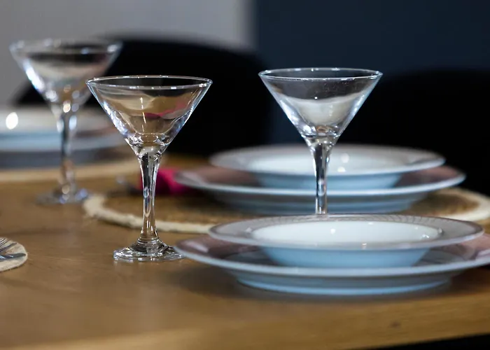 Fancy In Peaceful Area - Апартаменти