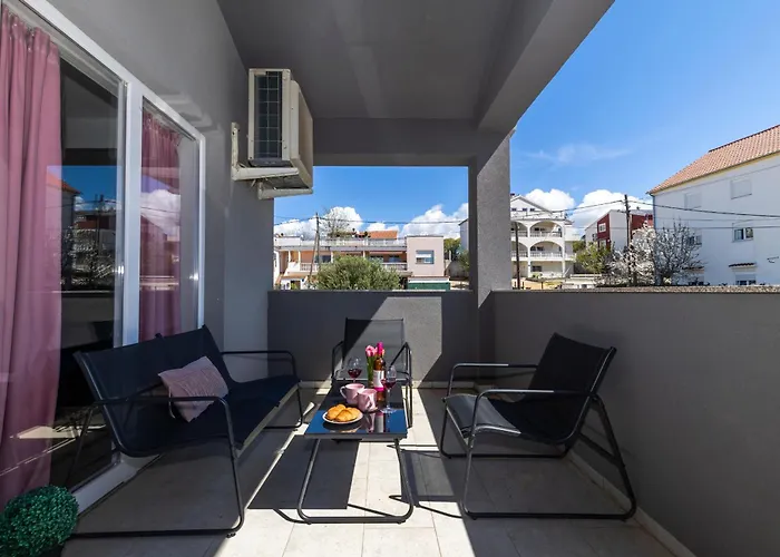 Fancy In Peaceful Area - Апартаменти Задар