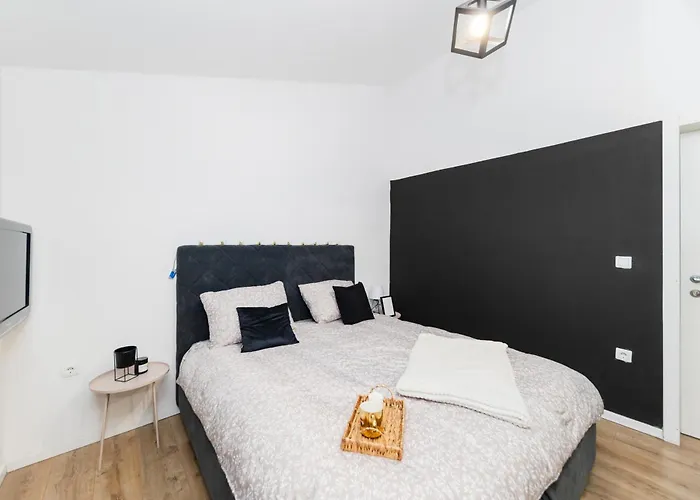 Апартаменти Fancy In Peaceful Area - *