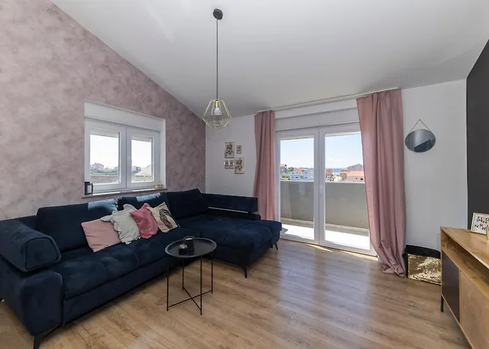 Апартаменти Fancy In Peaceful Area - Задар