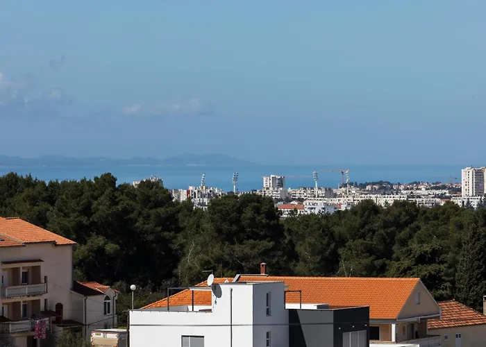 Апартаменти Fancy In Peaceful Area - *