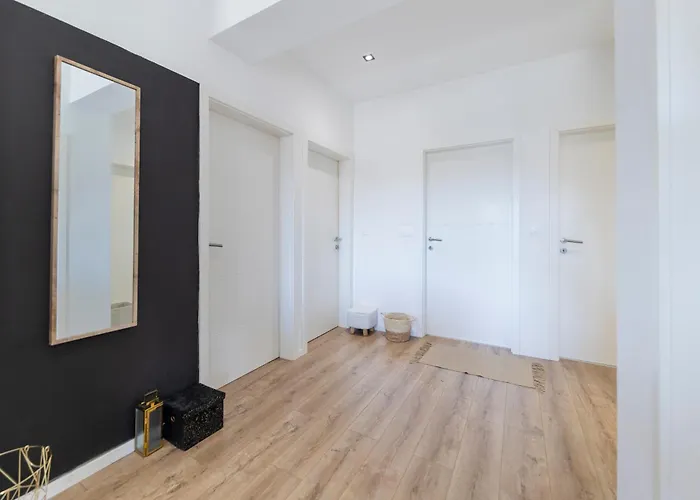 Апартаменти Fancy In Peaceful Area - Задар