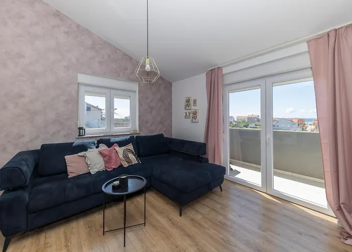 Апартаменти Fancy In Peaceful Area - *