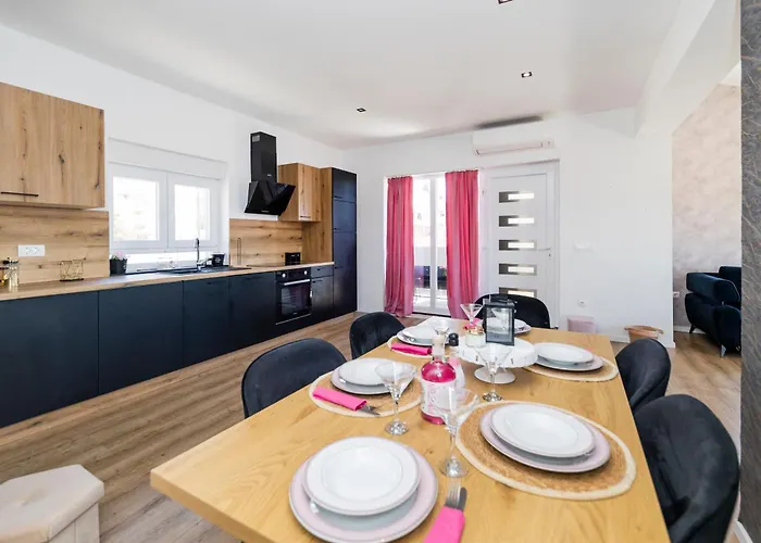 Fancy In Peaceful Area - Апартаменти