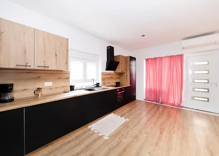 Fancy In Peaceful Area - Апартаменти *