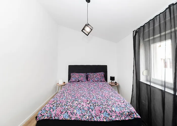 Fancy In Peaceful Area - *