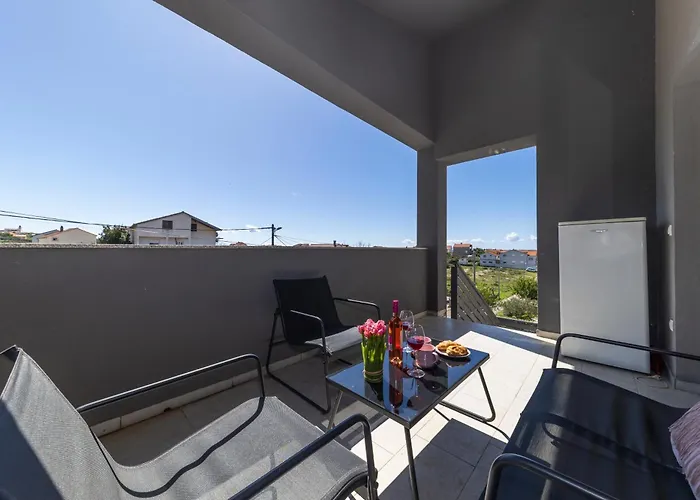 Fancy In Peaceful Area - *