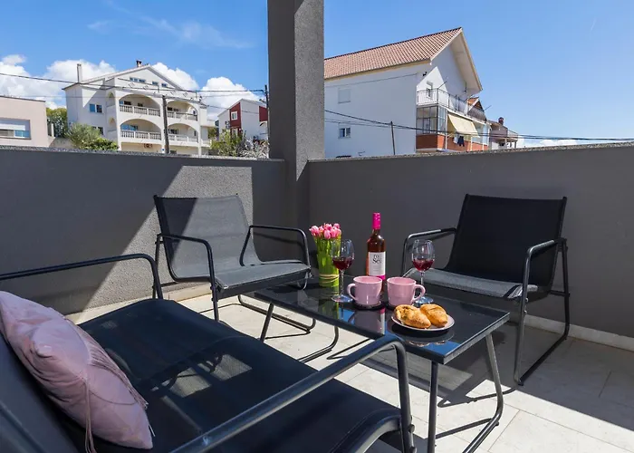 Апартаменти Fancy In Peaceful Area -