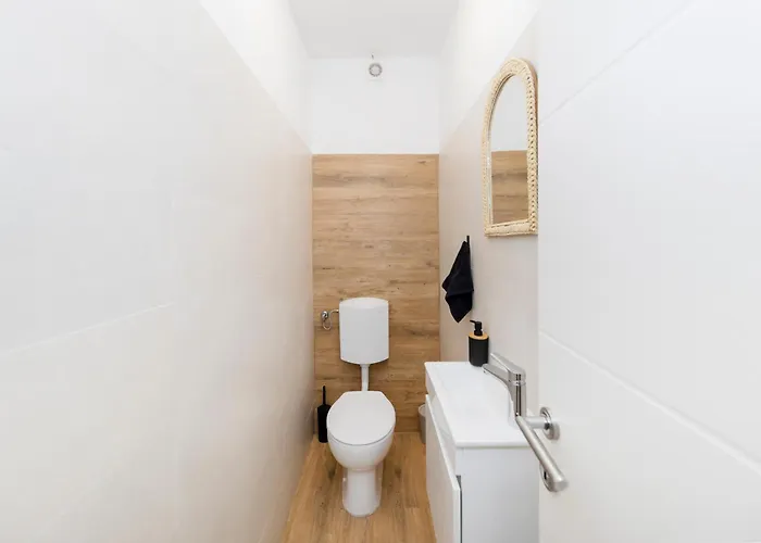 Апартаменти Fancy In Peaceful Area -